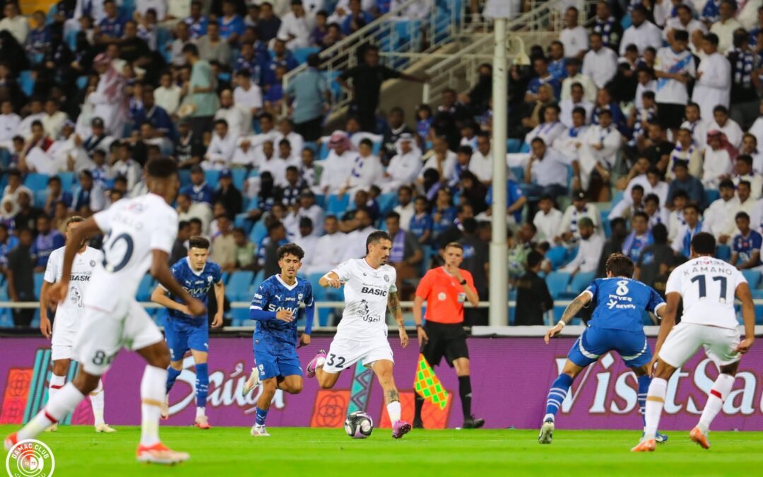 الهلال ينجو من فارس الجنوب