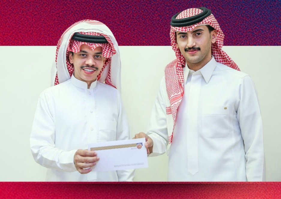 ضمك يكرم الموظف المثالي لشهر يوليو