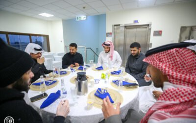 مائدة إفطار رمضانية تجمع أسرة نادي ضمك