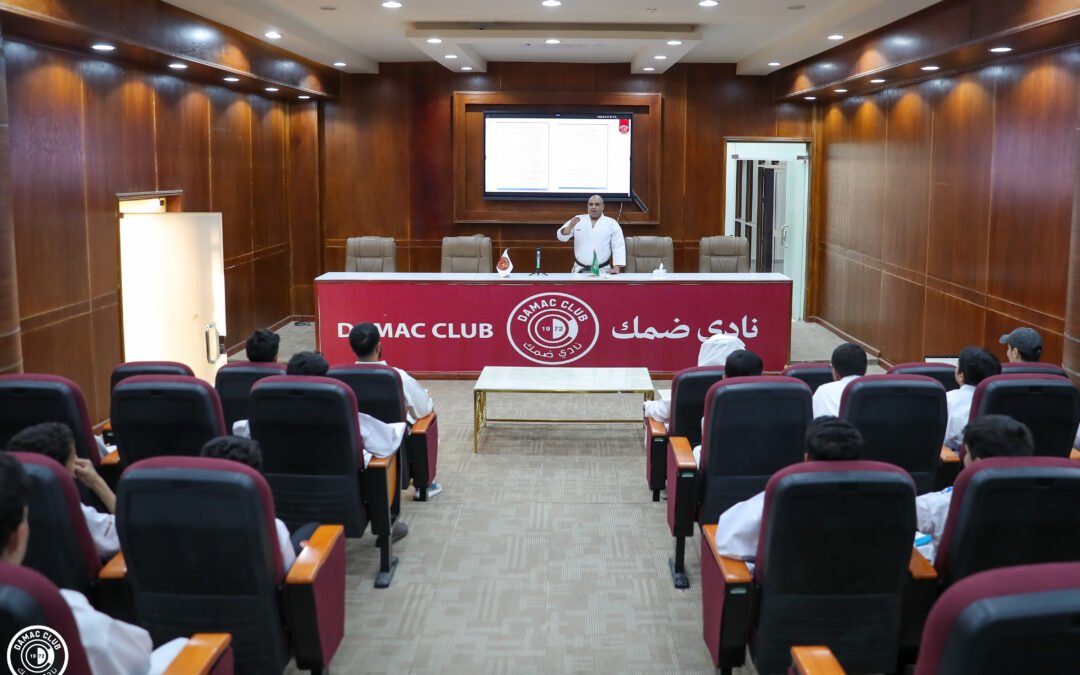 ورشة عمل الكاراتيه تعزز الانضباط والوعي باللوائح